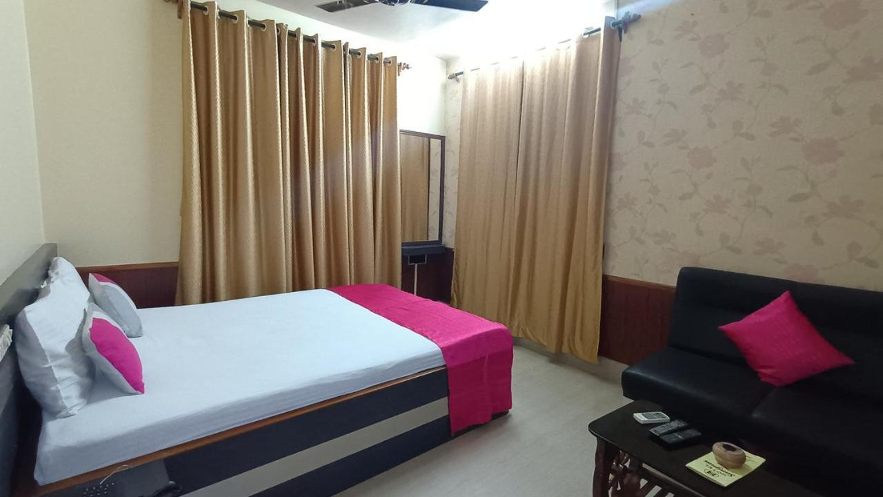Hotel Sangam Baharampur Exteriör bild